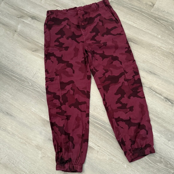 Sundance Pants - SUNDANCE Women’s Grandview Cotton Berry Camo Pants Size Small